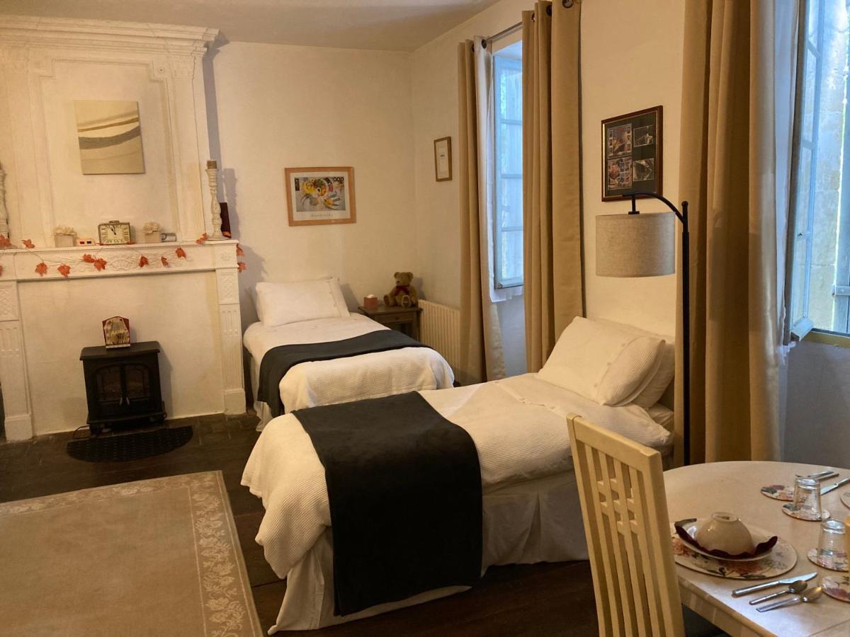 7 Dagnaud De La Tude Our Family Farmhouse Style Home With En-Suite Montboyer Bagian luar foto